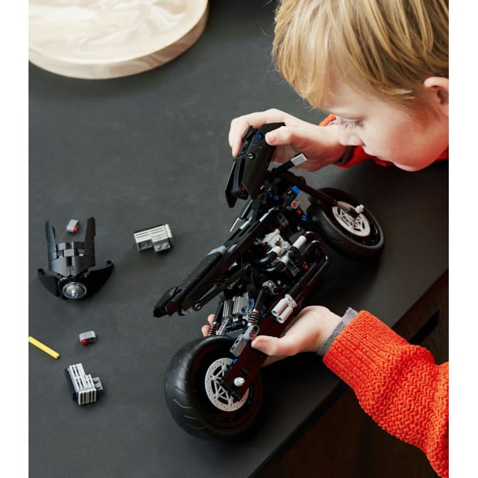 Lego Technic The Batman: Batcycle 42155 - Image 5
